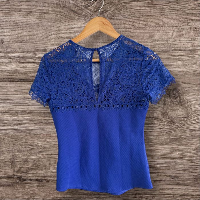 Blouse manches courtes bleu avec dentelle H&M taille 36 S - photo numéro 3