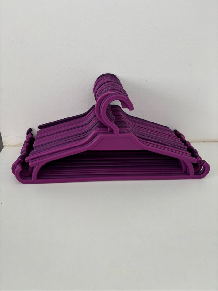 lot 25 cintres enfant violet et rose