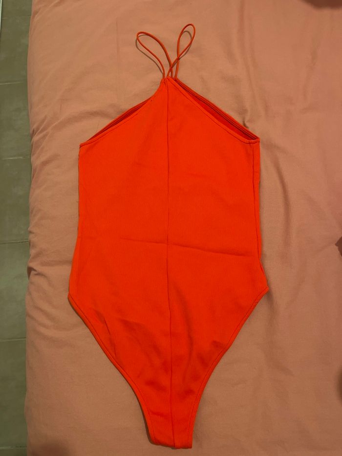 Body rouge - photo numéro 2