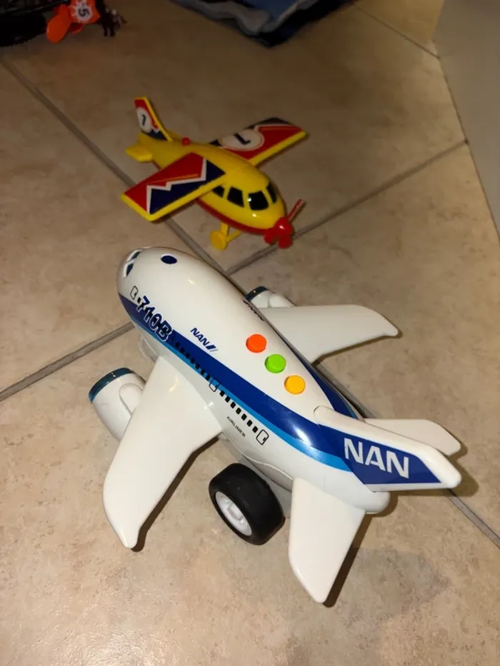 Lot de 2 avions noel sonore lumineux