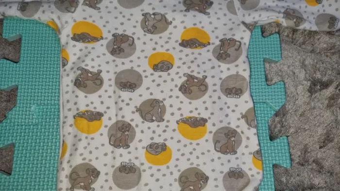Pyjama léger le roi lion 1 mois en bon état - photo numéro 9