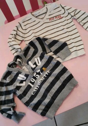 Lot de deux pulls 12 mois 1 an