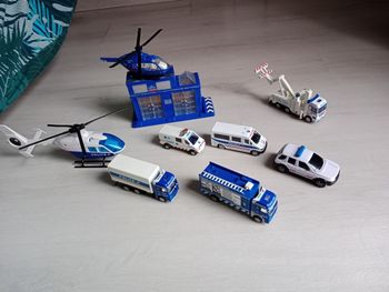 Lot véhicules de police