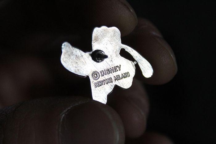 Pin's Pluto - Disney - photo numéro 2