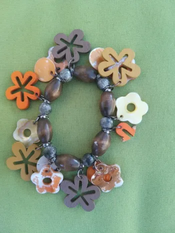 Bracelet femme breloques en bois