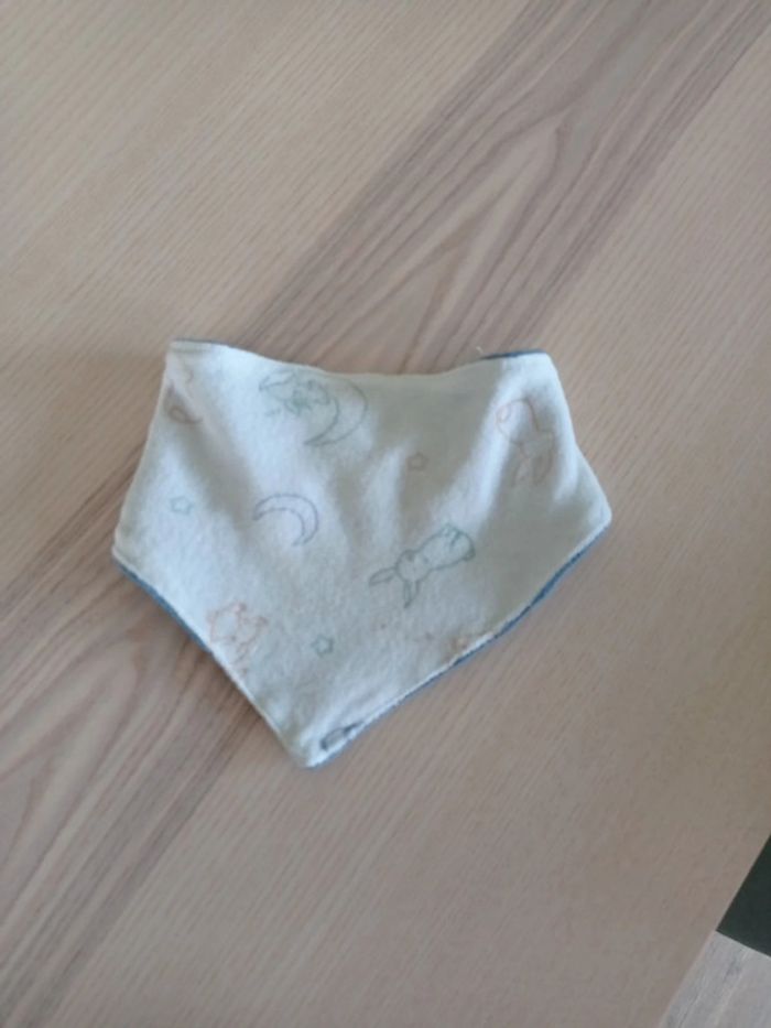 Bavoir bandana cousu main - photo numéro 2