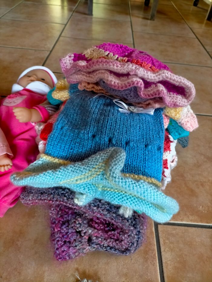 Poupons et lot vêtements poupons - photo numéro 2
