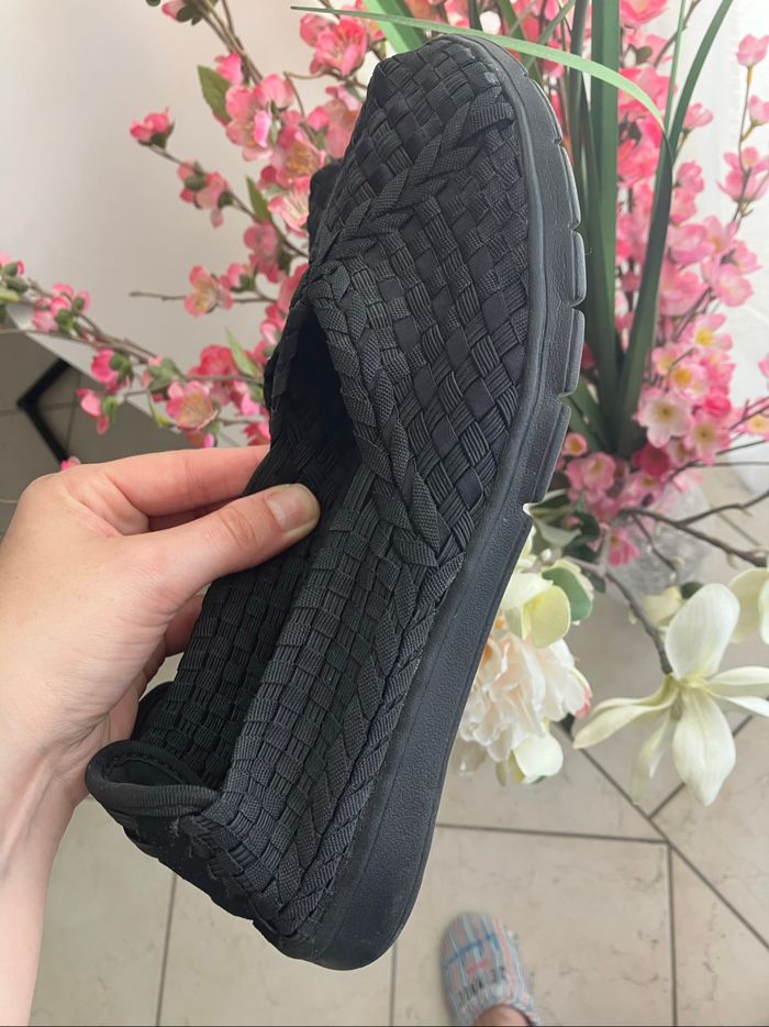 Très belles Skechers noires T. 38,5-39 Neuves - photo numéro 9