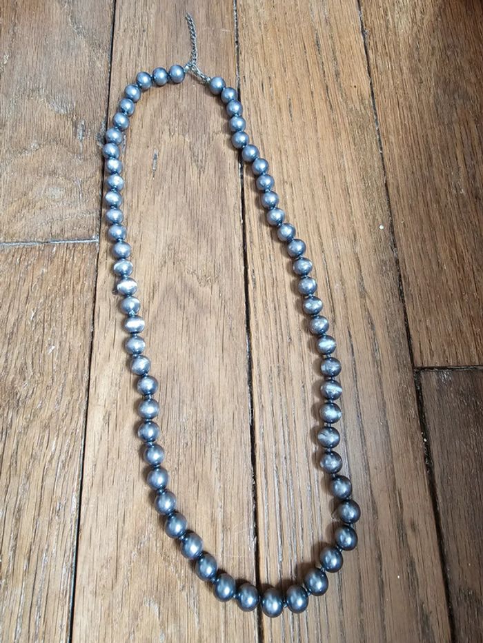 Collier perles grises