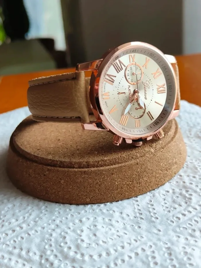 Montre beige & rose dorée, style vintage classique