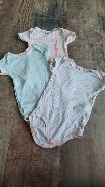 Lot de body petit bateau 18 mois en très bon état