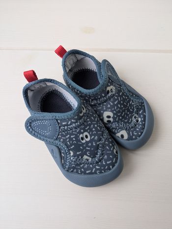 Chausson antidérapant et respirant enfant à motif Décathlon