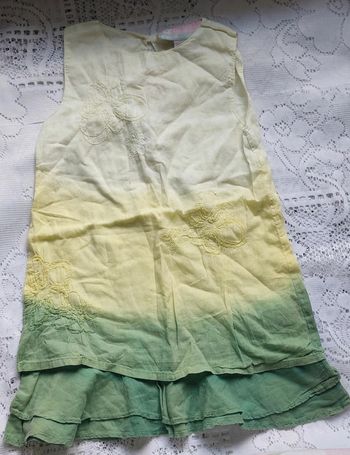 Robe colorée, décontractée, en très bon état, taille 3 ans