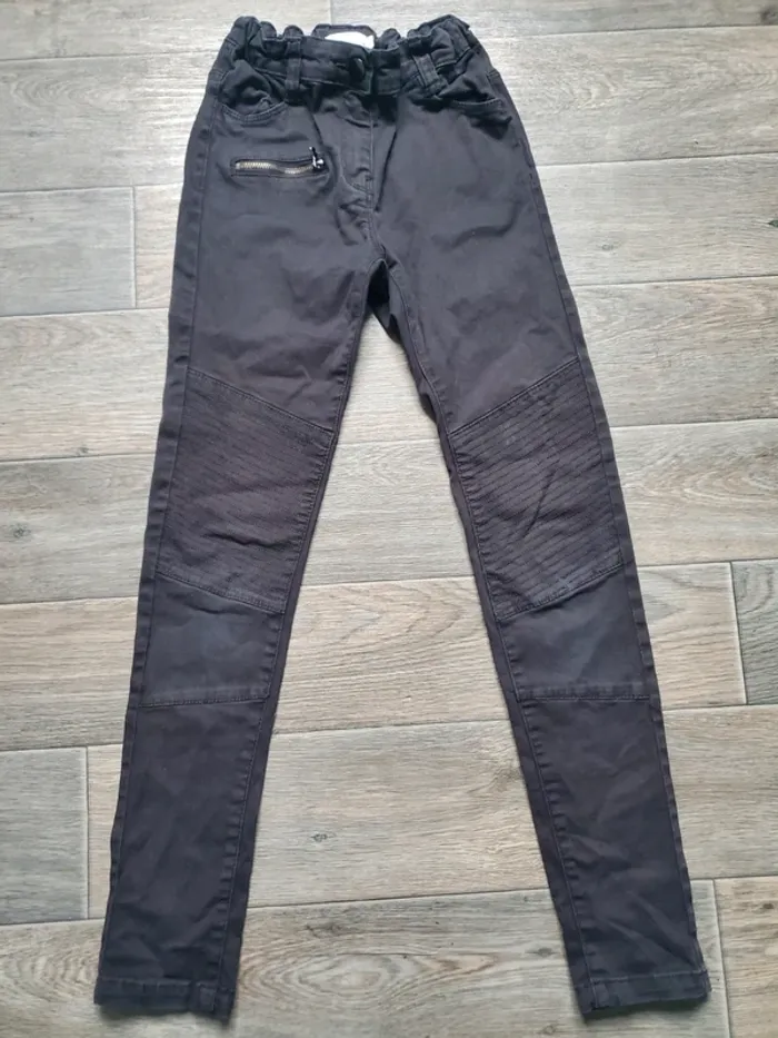 Jeans slim taille 10 ans très bon état