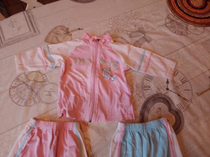 Ensemble gilet zippé + 2 joggings - photo numéro 2