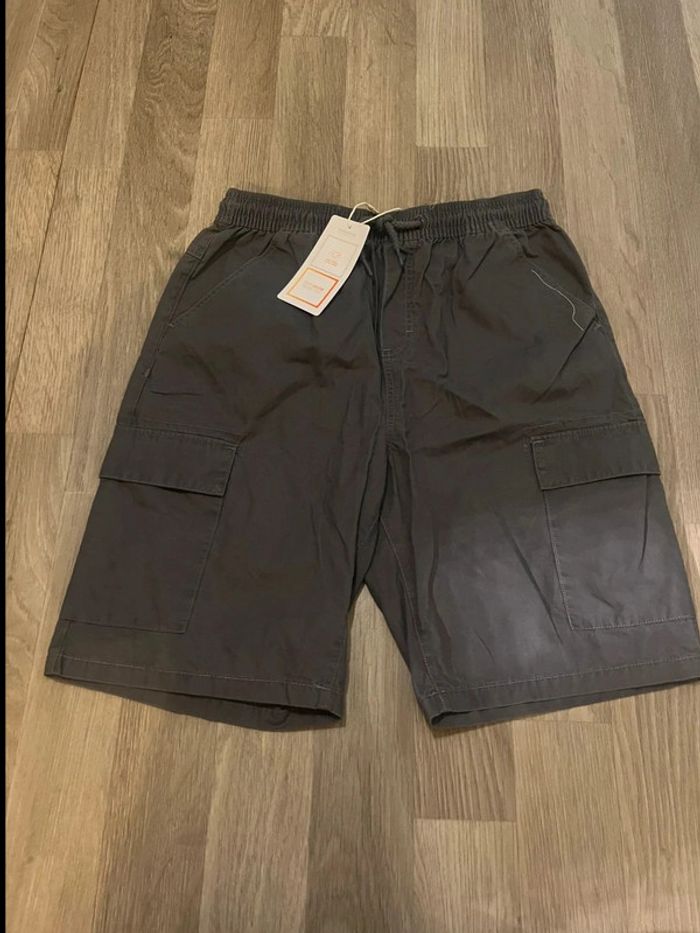 Short cargo taille 12 ans neuf orchestra