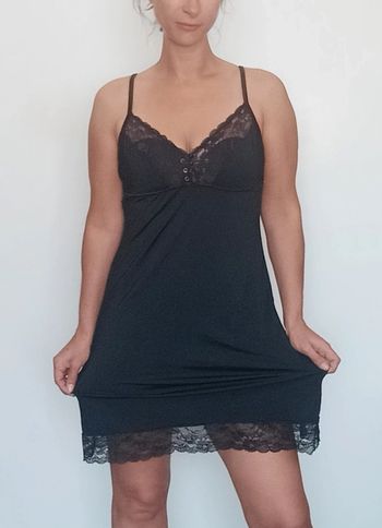 Nuisette noire douce empiècements dentelle