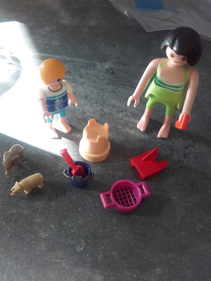 (12) Playmobil famille à la plage TBE