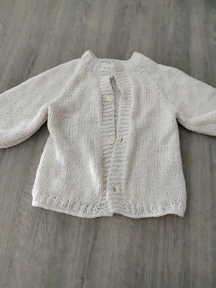Gilet blanc fait main - photo numéro 2