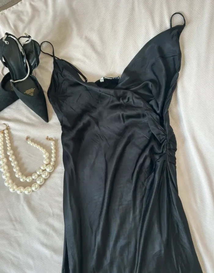 Robe longue effet satin noir Zara taille L - photo numéro 2