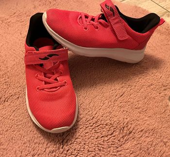 Baskets de sport pointure 33