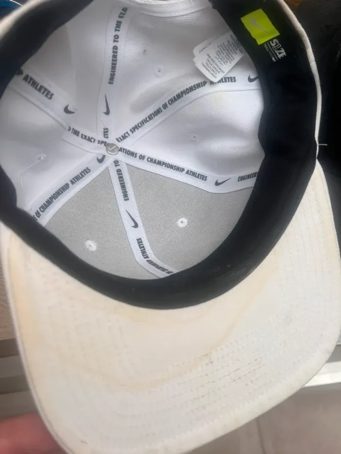 2 casquettes - photo numéro 2