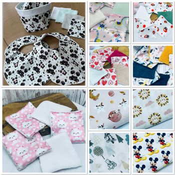 Cadeau naissance lot de de 15 lingettes avec panier assorti et 2 bavoirs