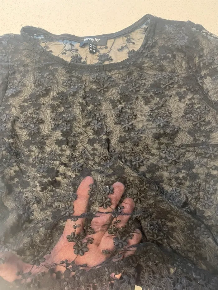 Haut dentelle transparente - photo numéro 2