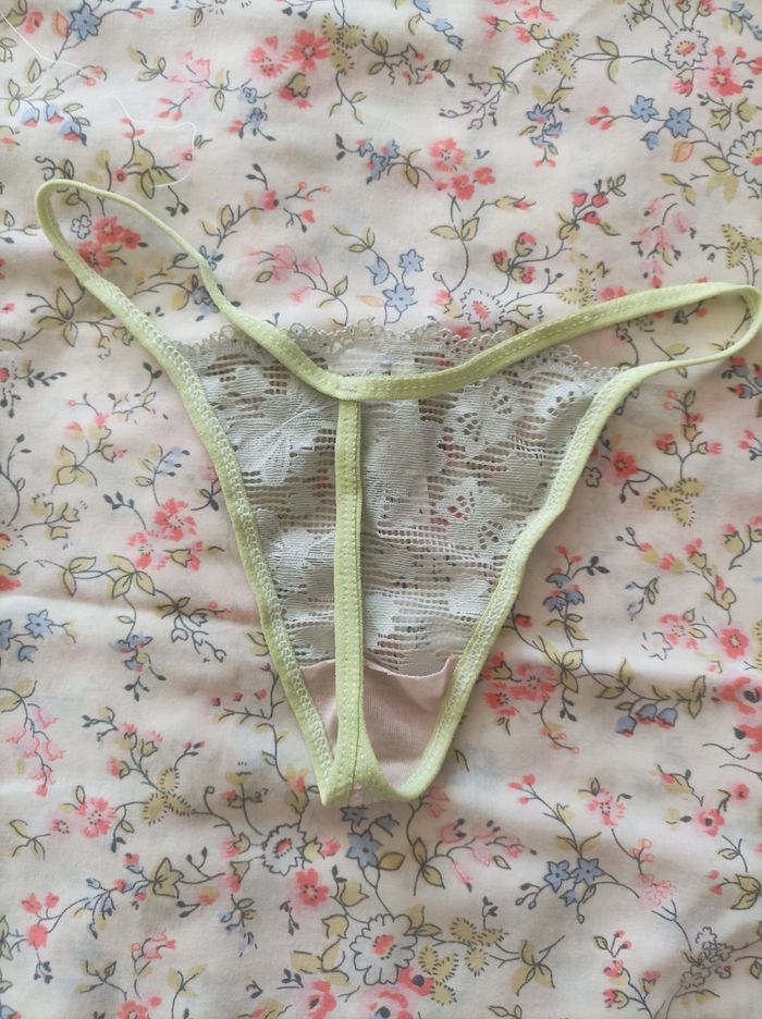 String jaune dentelle neuf taille S - photo numéro 2