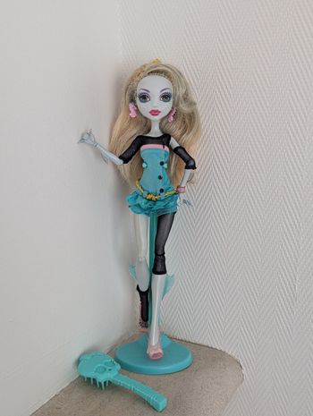 Poupée Monster high Lagoona basic 2 élastique noir