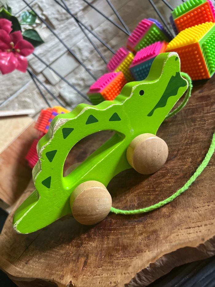 Crocodile à tirer en bois bébé - photo numéro 2