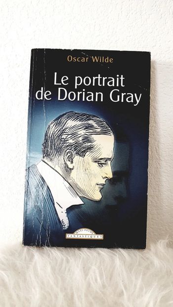 Livre roman "Le portrait de Dorian Gray" Oscar Wilde format poche
