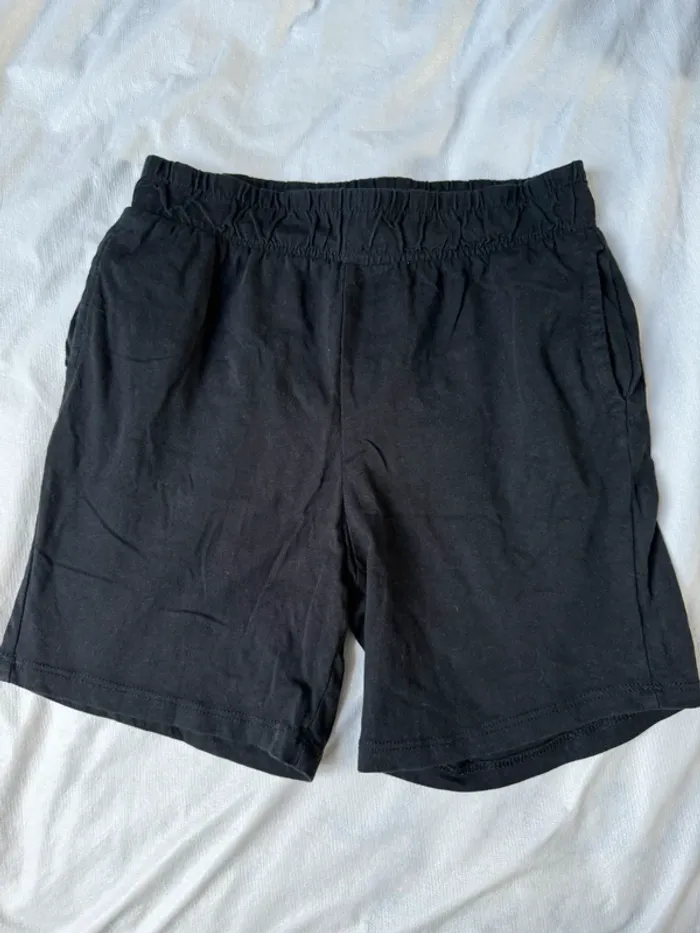 Short noir