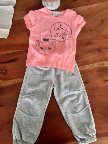 Jogging oxylane et t-shirt Marie Disney 2 ans