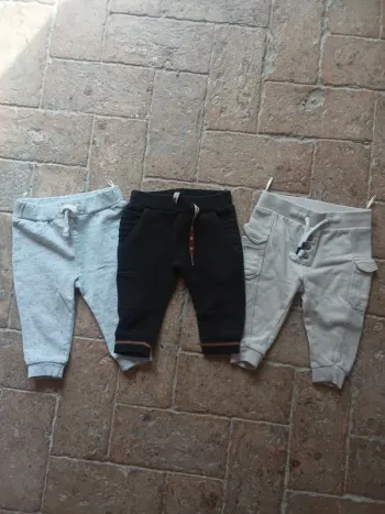 🌹3 jogging 9 mois 🌹