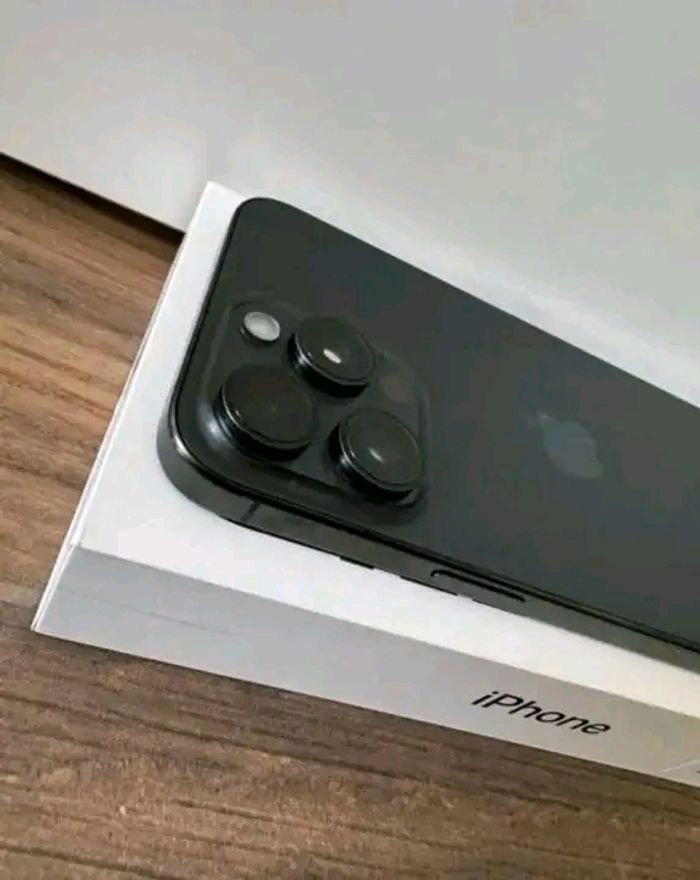 iPhone quinze pro Max - photo numéro 3