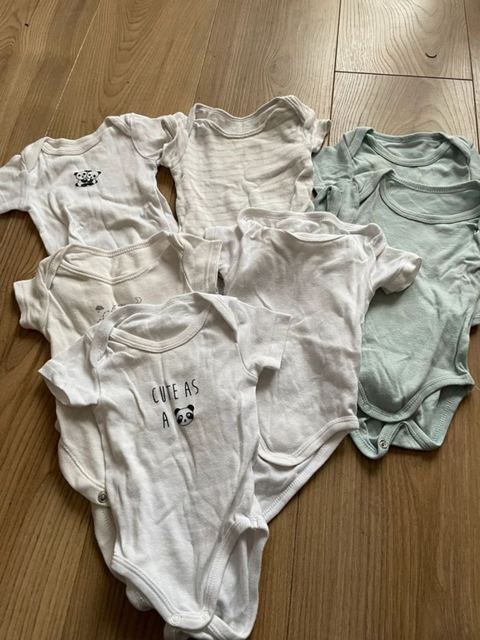 Lot 7 bodys 1 mois - photo numéro 4