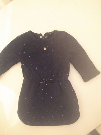 Robe bleu marine et détail Or