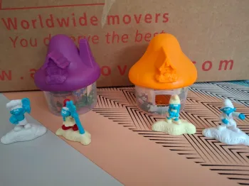 2 maisons Schtroumpf et figurines
