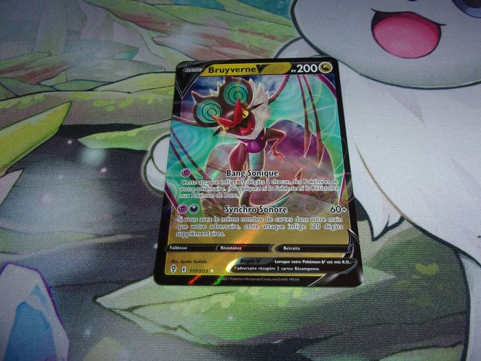 Carte Pokémon - Bruyverne V 117/203 full art brillante EB07 évolution céleste - FR - photo numéro 3