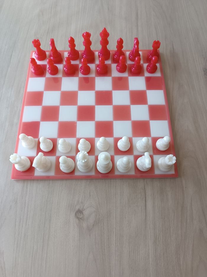 Jeu d'echec - plateau + pions rouge et blanc