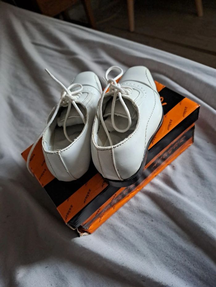 Chaussures blanches taille 20 - photo numéro 4