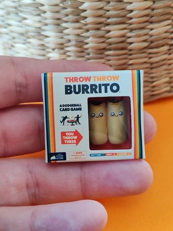 Jeu de société Throw Throw burrito -mini brands