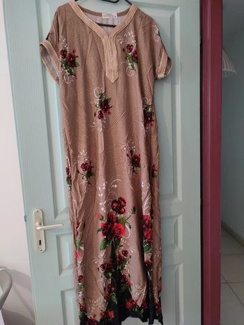 Robe arabe marron avec strass dorés (gandoura)