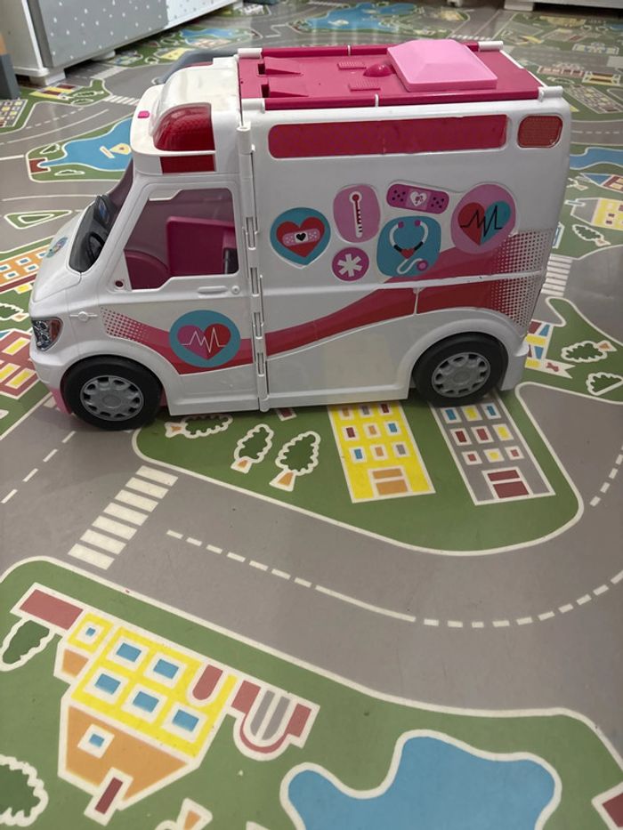 Ambulance Barbie - photo numéro 2