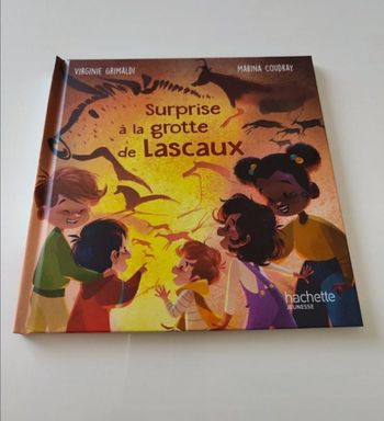 Livre surprise à la grotte de lascaux neuf