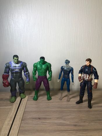 Lot de 4 figurines articulées Marvel , super heros , hulk spiderman captain america