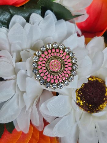 Grosse bague ajustable avec pierres topaz transparente