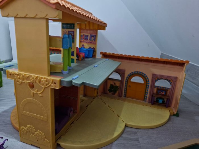 Maison dora + figurines+ piscine+ aire de jeux+van+ abri equestre - photo numéro 7