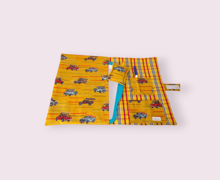 pochette range ardoise et feutres, effaceur offert, modèle véhicules fond curry - photo numéro 2